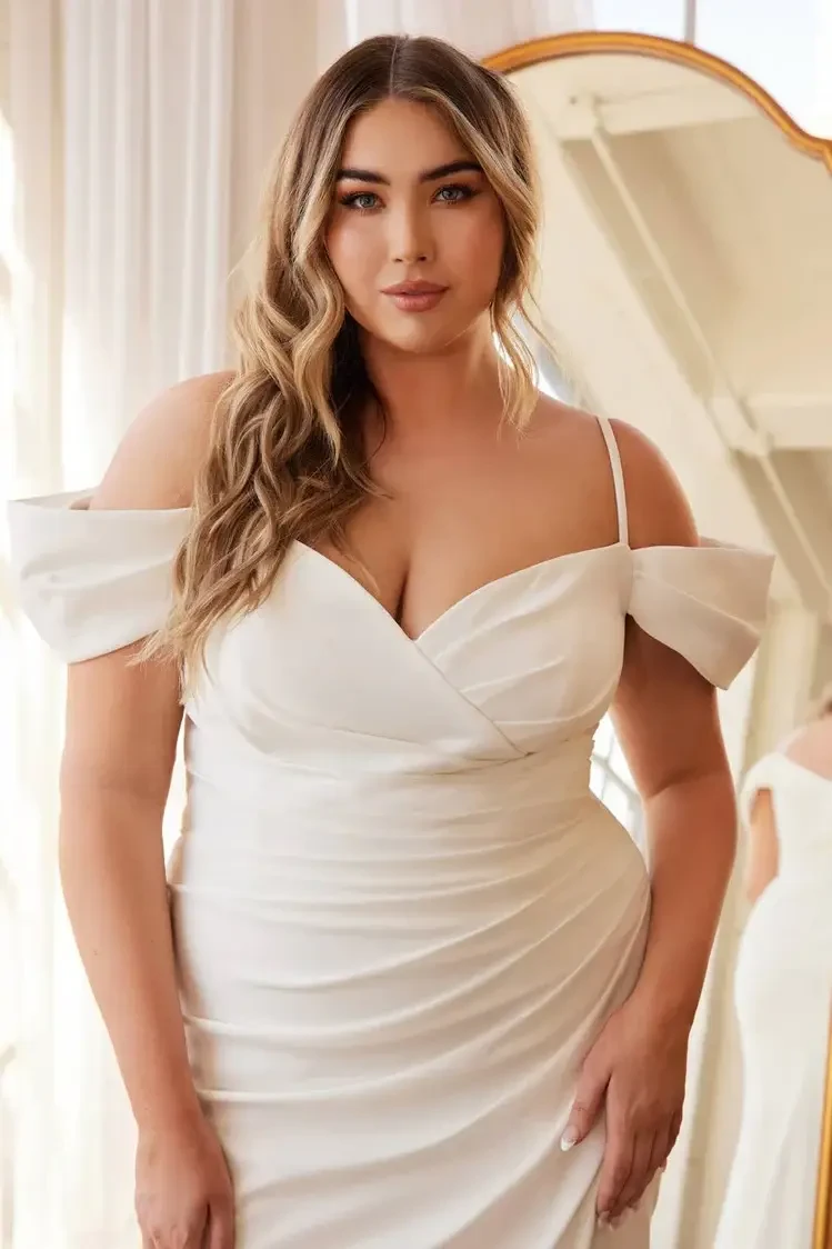 Celebrating Style and Fit: Plus-Size Bridal Gowns in Albuquerque. Desktop Image
